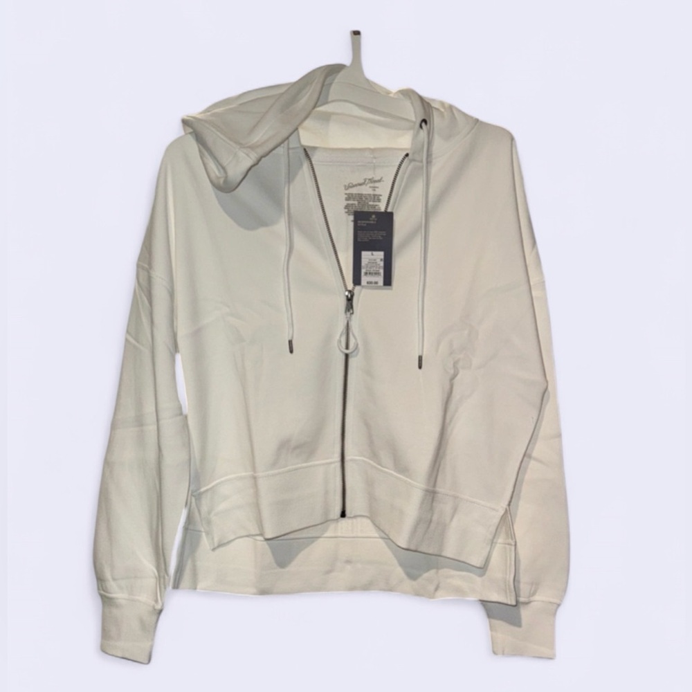 Size Small Women’s Universal Thread White Zip-Up Hoodie